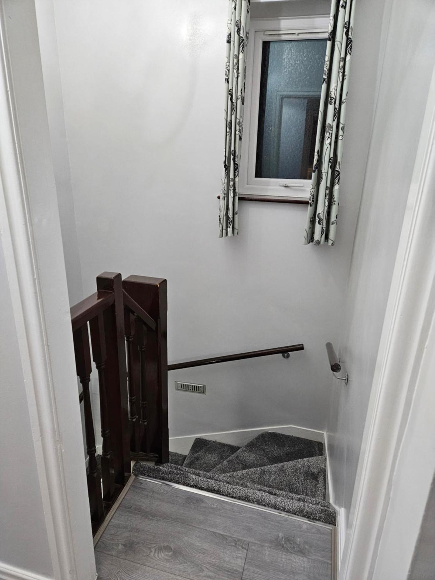 Lister Park Bradford 2Bed Detached Cottage House Parking Cinema Screen Games Room Exteriör bild